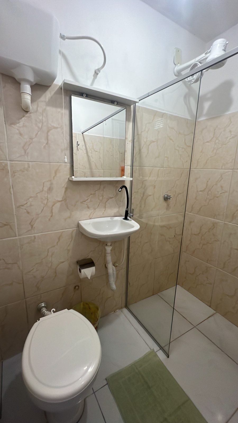Banheiro da suíte 9, com box de vidro
